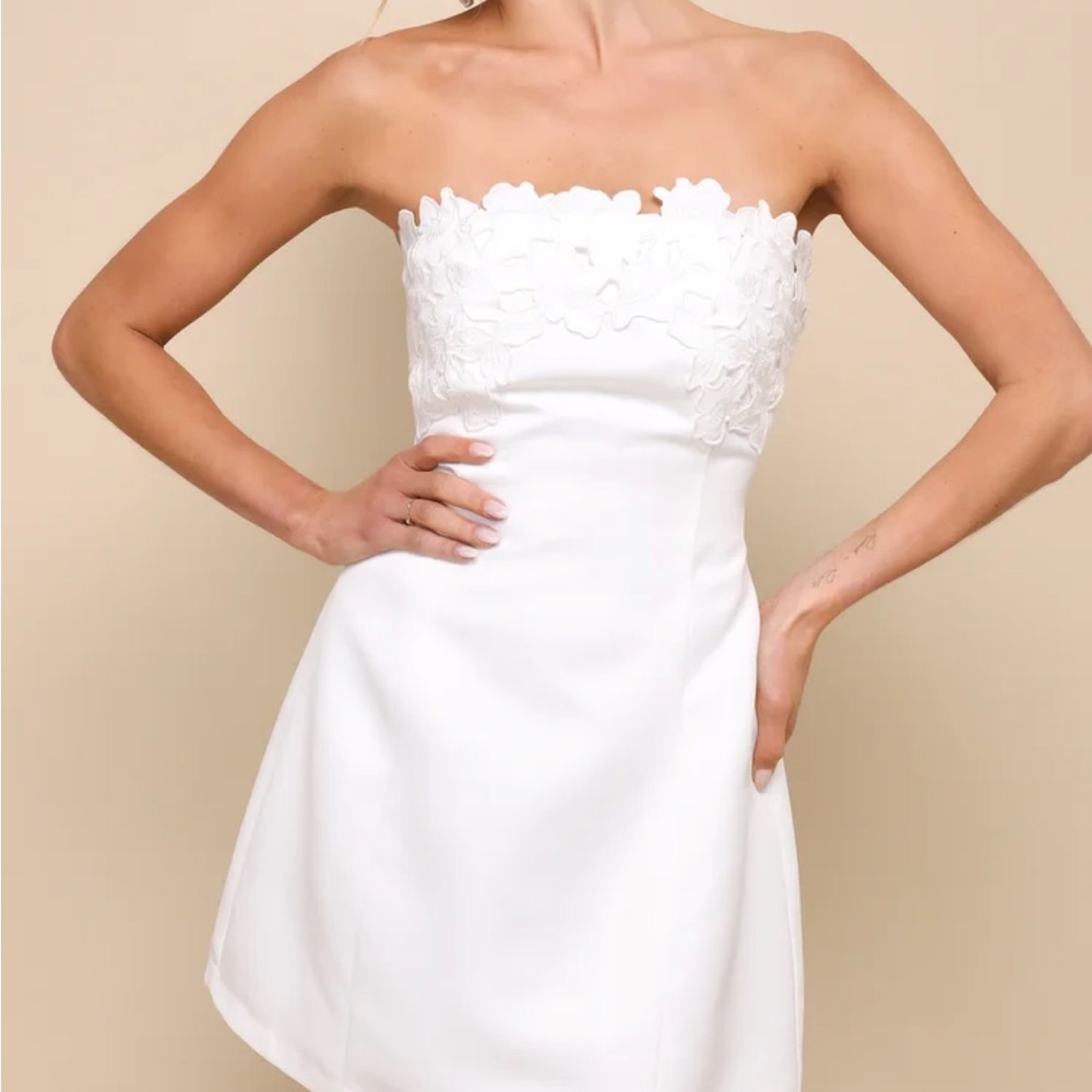 Elegant White Strapless Dress